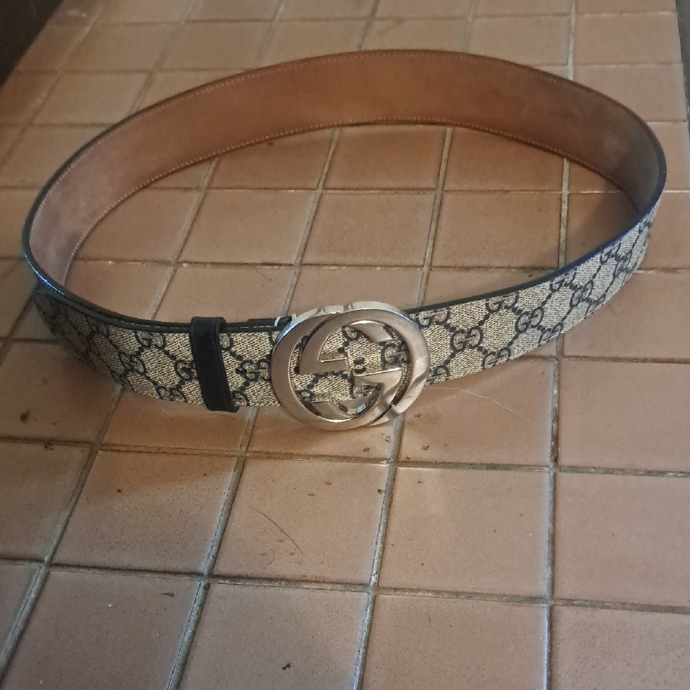 Gucci Beige and Black Belt with Silver GG Buckle